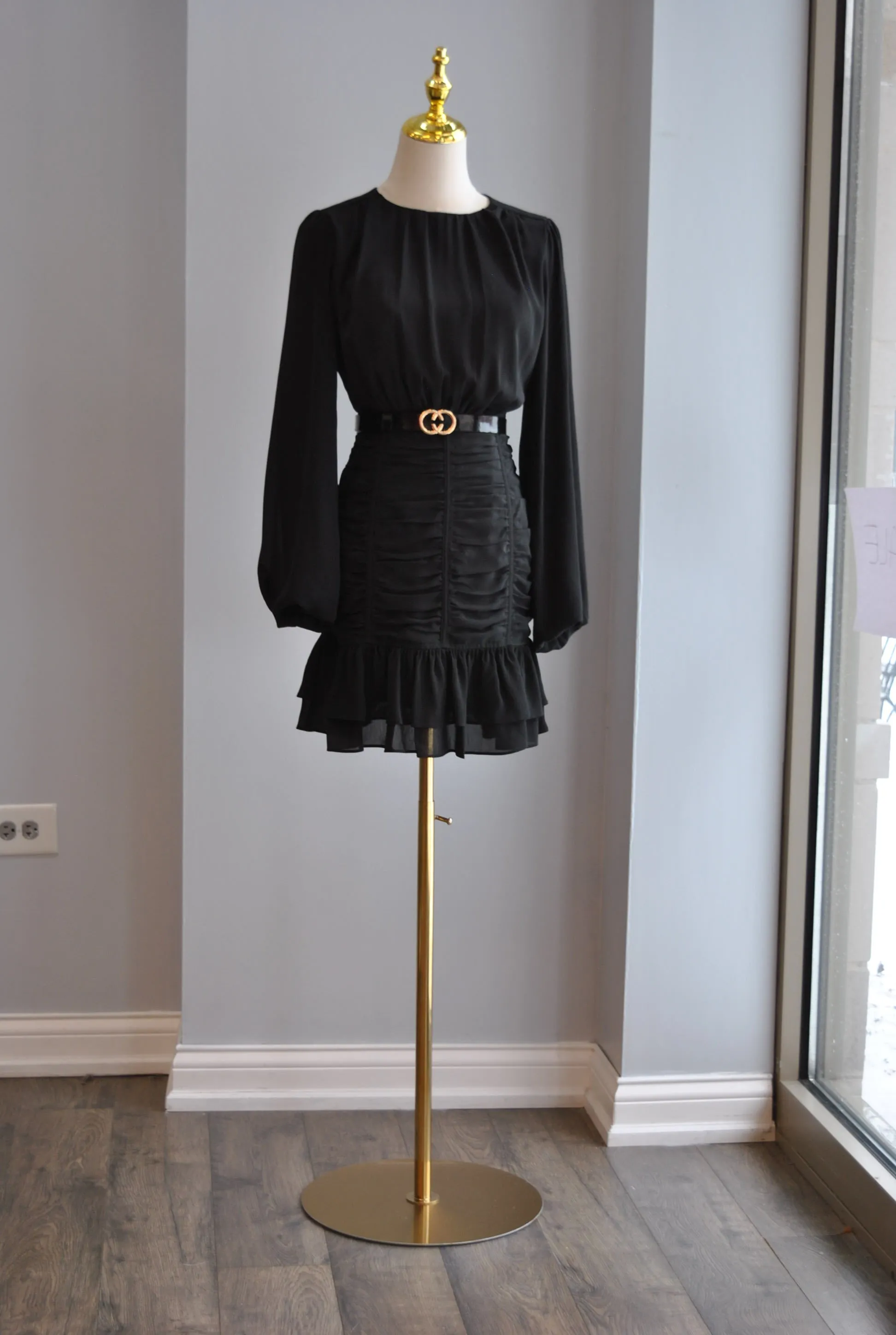 BLACK MINI DRESS WITH RUSHING AND RUFFLES