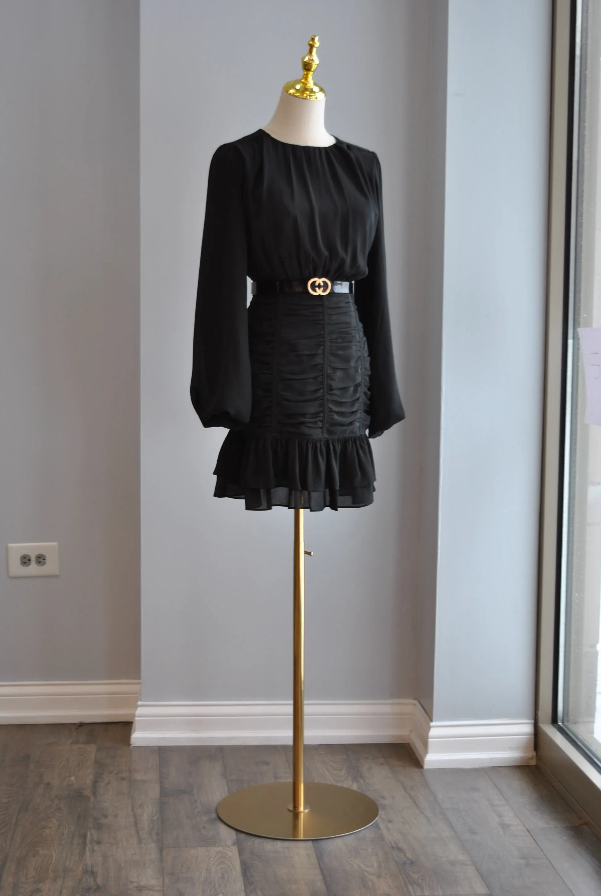 BLACK MINI DRESS WITH RUSHING AND RUFFLES