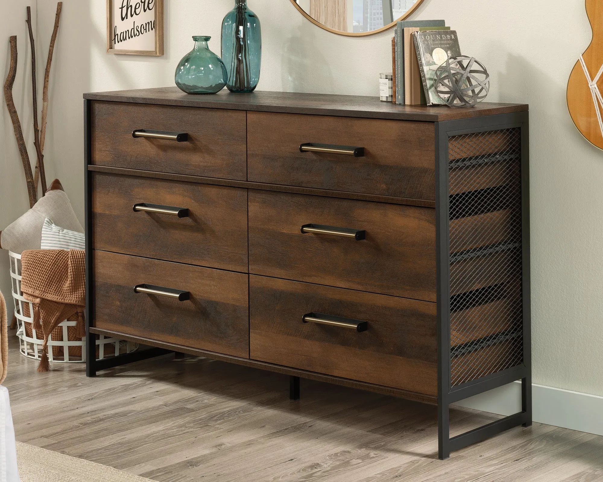 Briarbrook  6-Drawer Dresser Bo