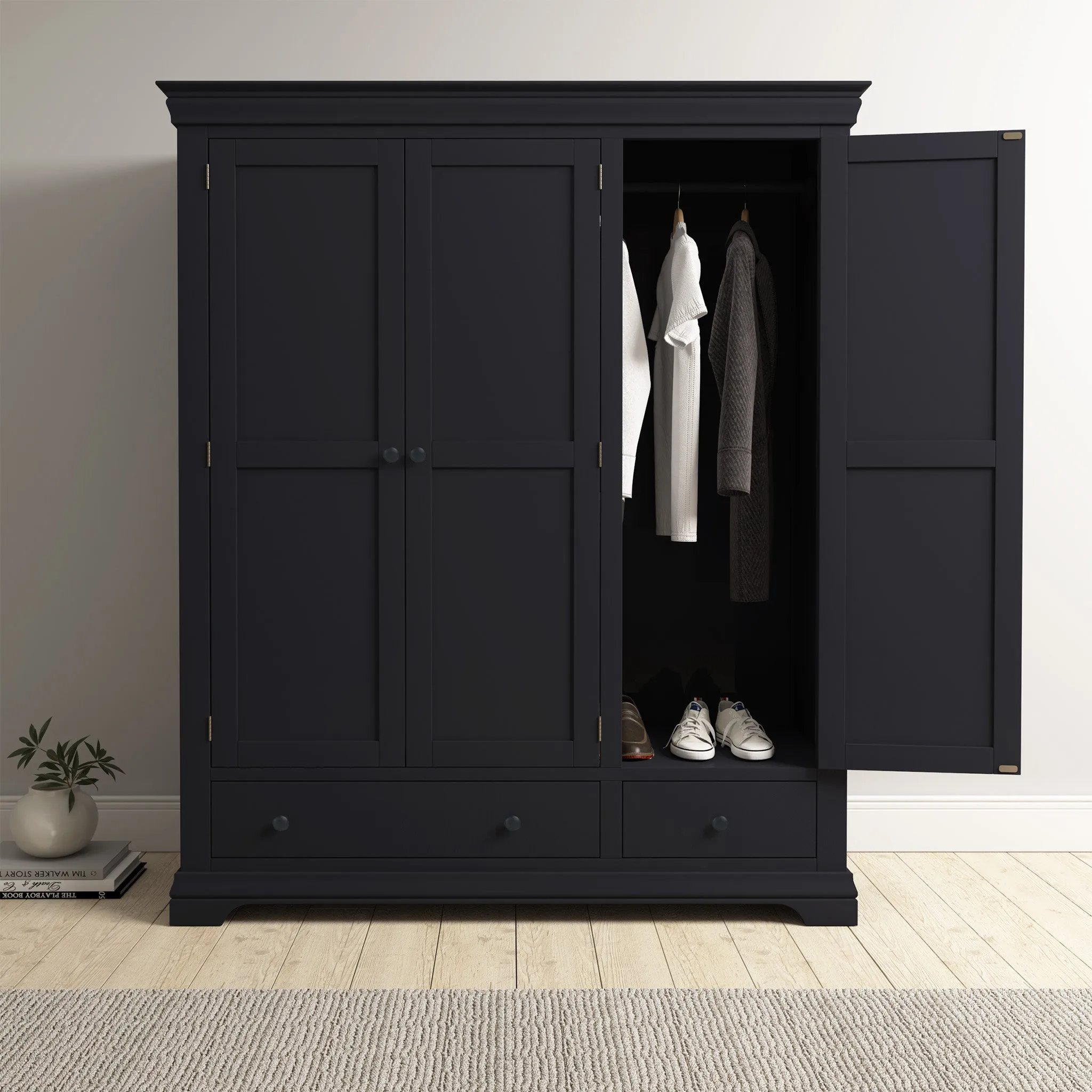 Chalbury Triple Wardrobe in Dusky Black