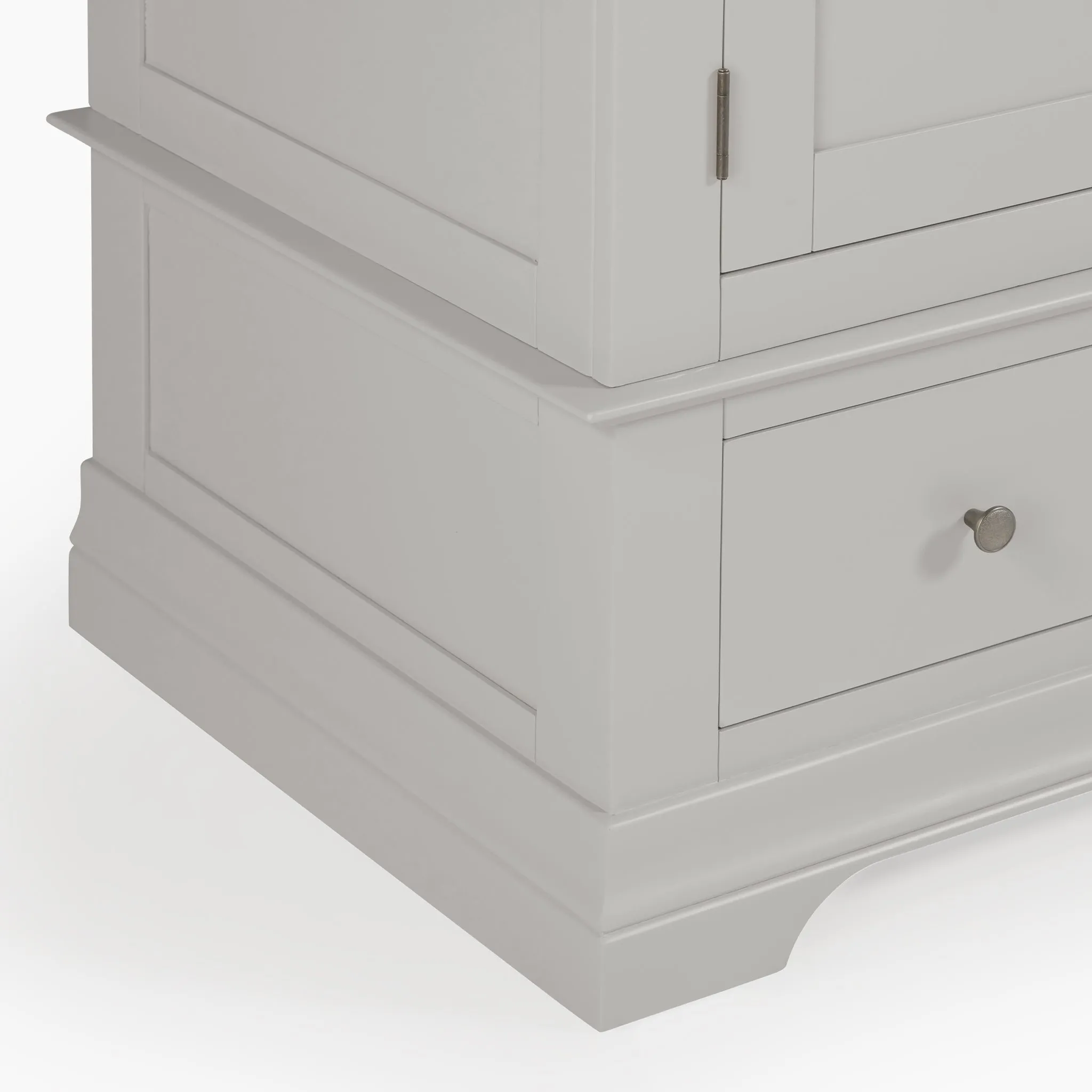 Chalbury Triple Wardrobe in Pebble Grey