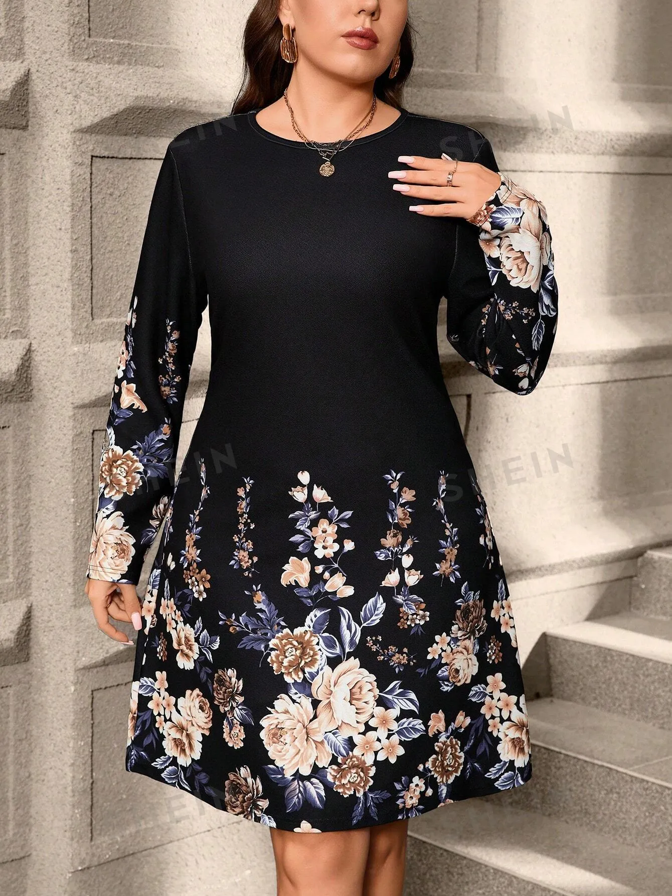 Clasi Plus Size Floral Print Round Neck Long Sleeve Short Casual Dress