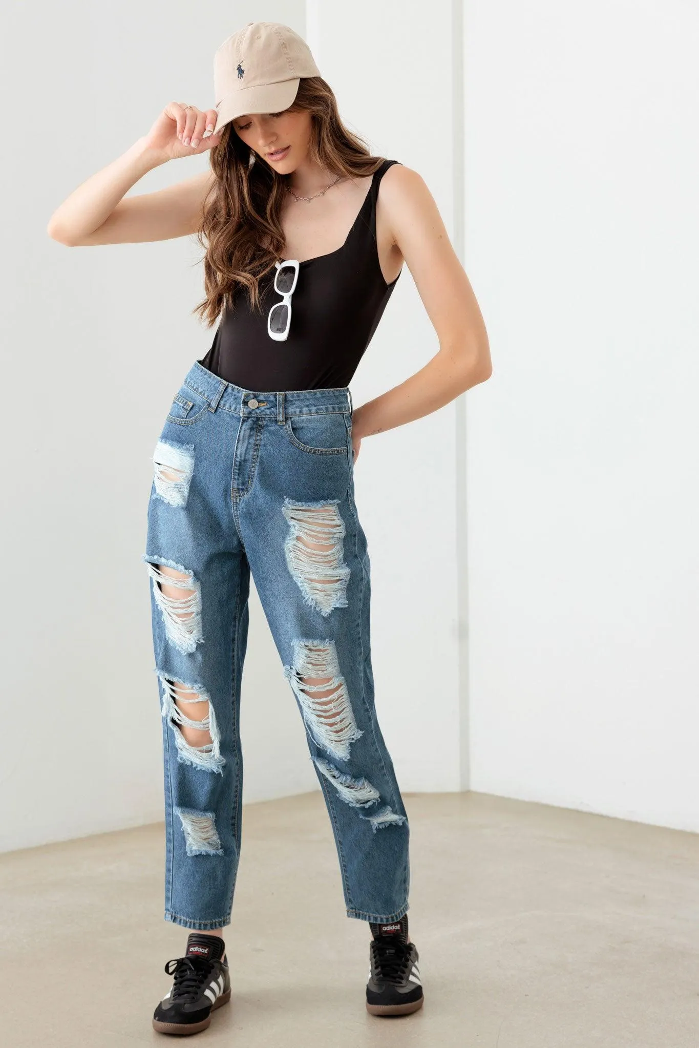 Destroyed High Waist Mom Style Fit Jeans