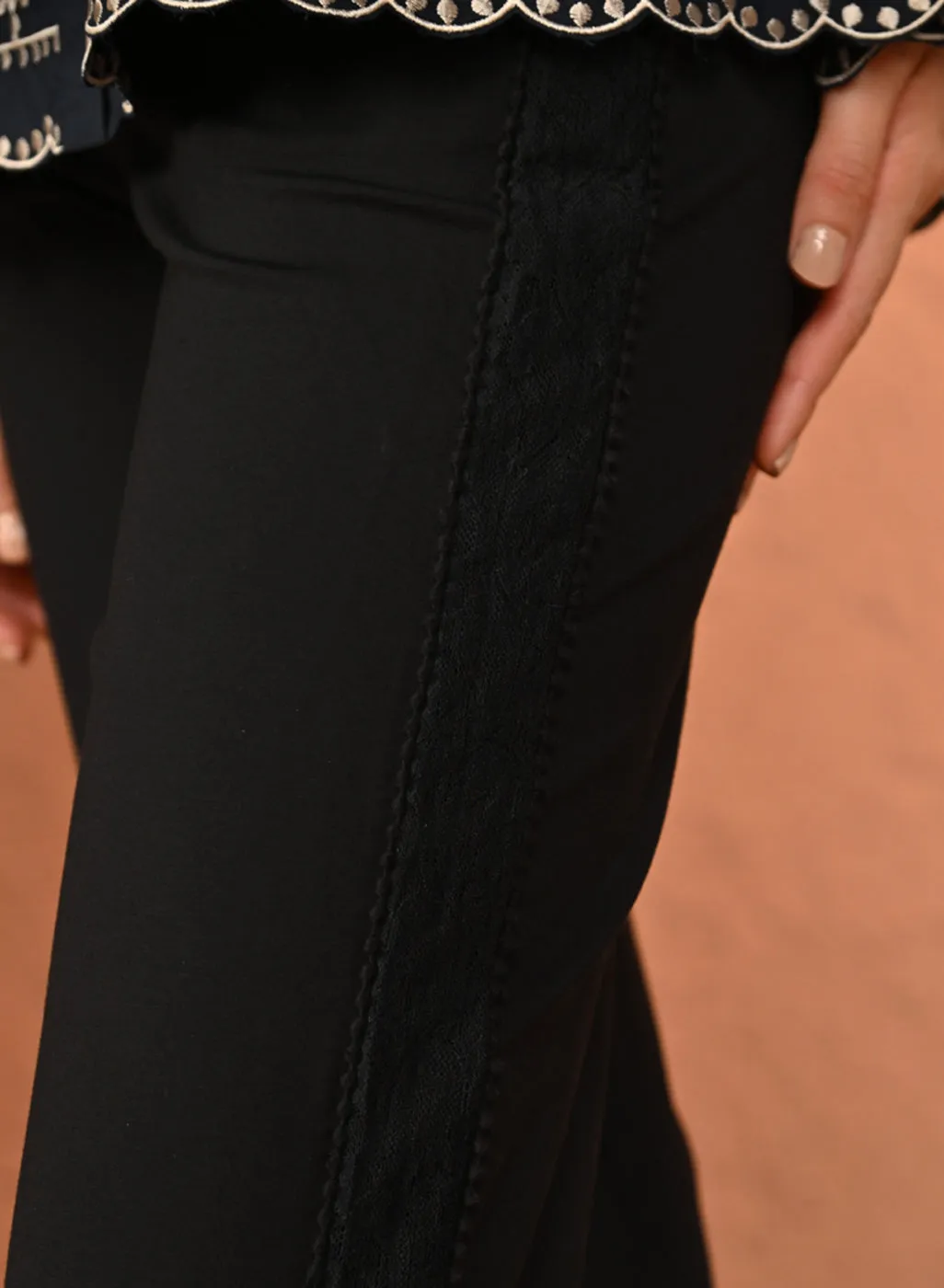 Zara Black Straight Fit Pants for Women